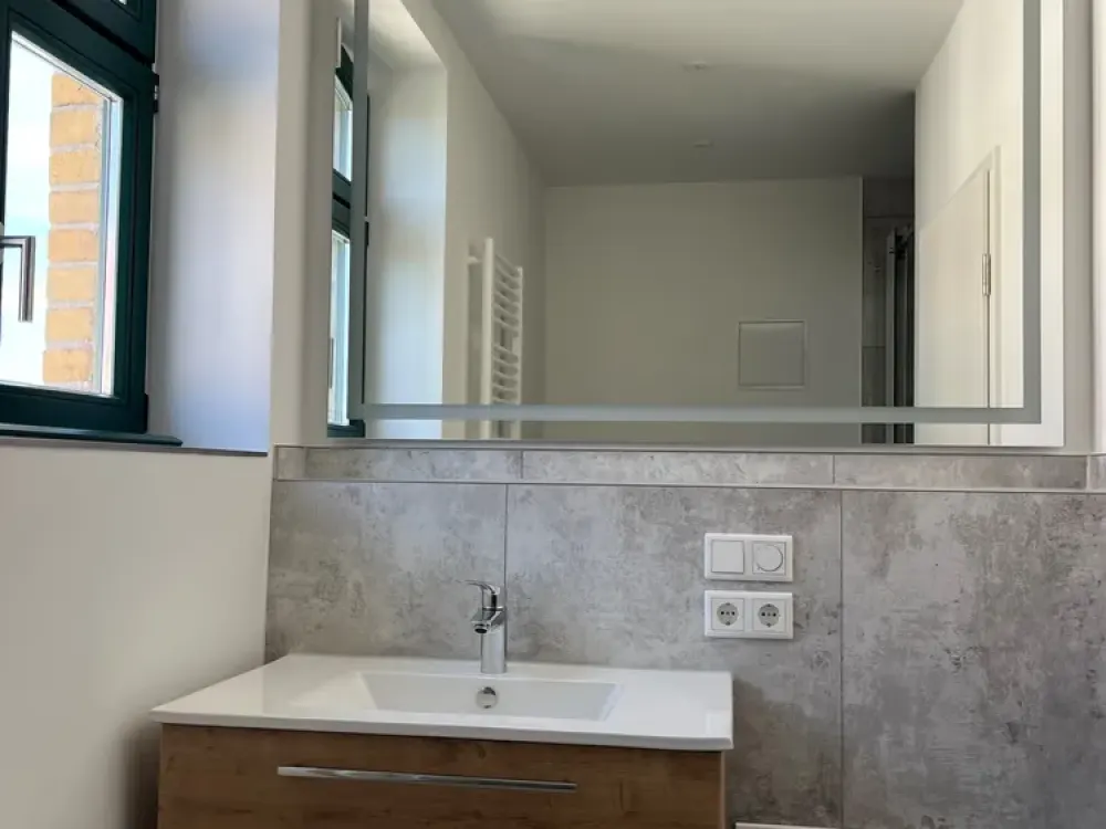 Exklusiver Erstbezug: Kernsanierte 2-Zimmer-Wohnung mit Balkon