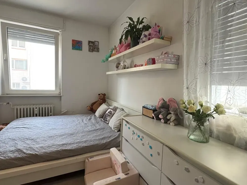 BOCKENHEIM WEST I Beautiful, bright, 1-room studio apartment with kitchenette and shared bathroom