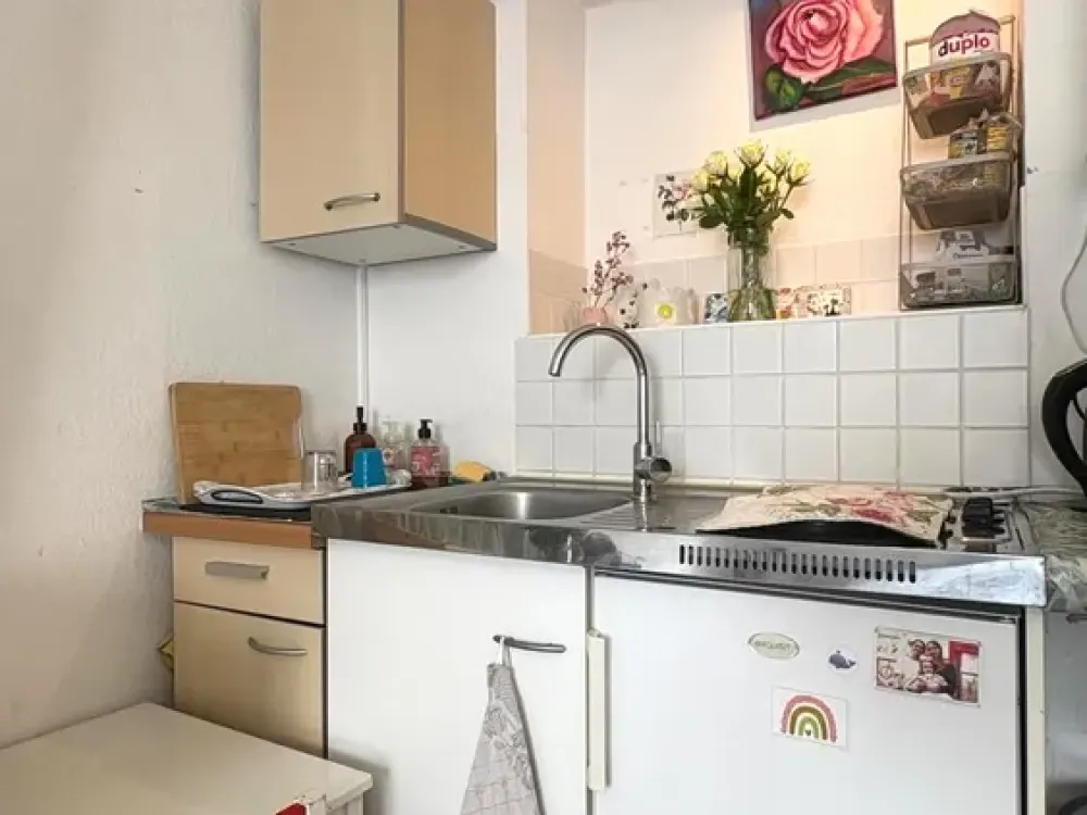 BOCKENHEIM WEST I Beautiful, bright, 1-room studio apartment with kitchenette and shared bathroom