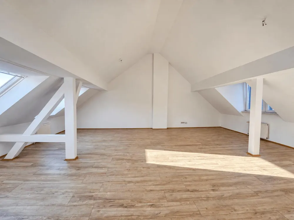 ERSTBEZUG MIT EBK // DG-Wohnung mit Weitblick