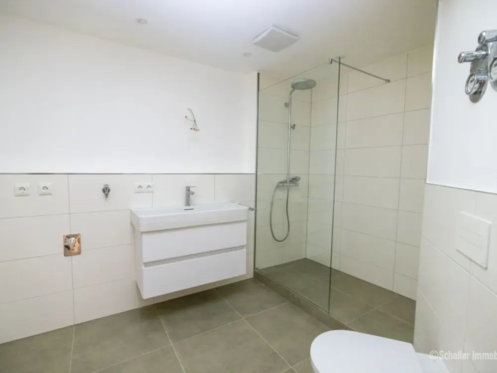 Erstbezug nach Sanierung! Zentrale 3 Zi. Souterrain Whg. N-Wöhrd / Wohnung mieten