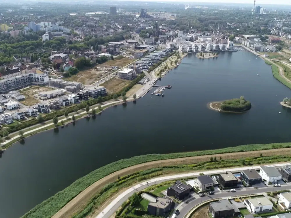 Phönixsee - Wohnung mit Seeblick, großer Terrasse u. Ladesäule (E-Fahrzeug)