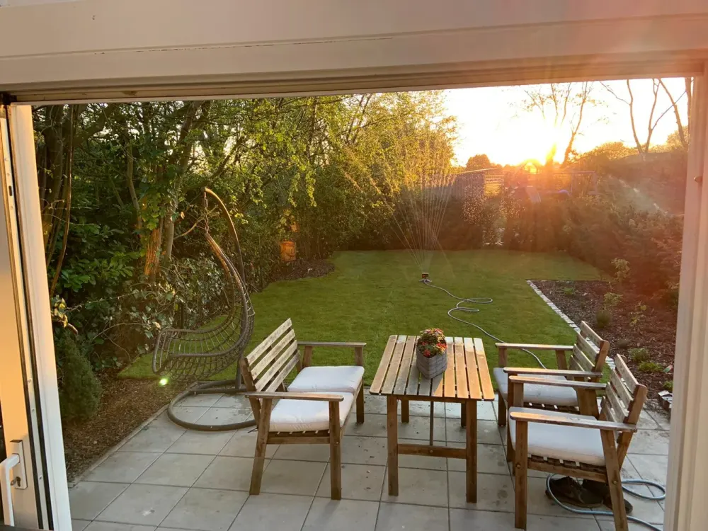 2.5-Room Apartment in Meerbusch-Büderich with Garden, Heated Winter Garden, Ground-Level Shower and Garage