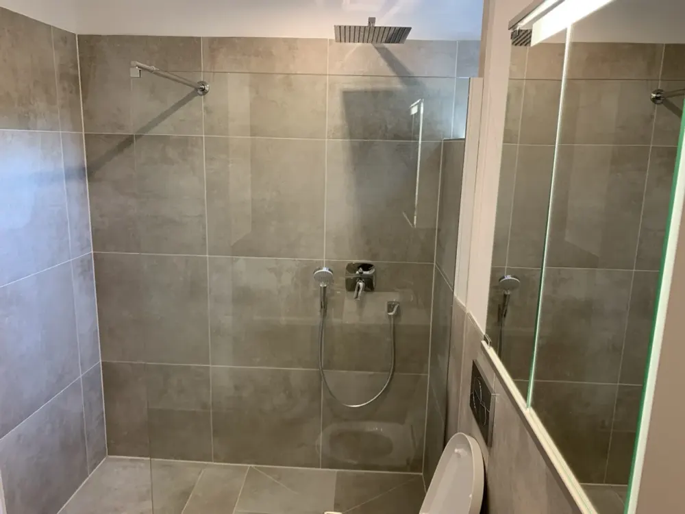 2.5-Room Apartment in Meerbusch-Büderich with Garden, Heated Winter Garden, Ground-Level Shower and Garage