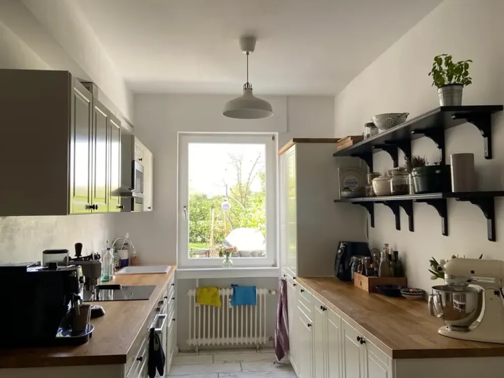 2.5-Room Apartment in Meerbusch-Büderich with Garden, Heated Winter Garden, Ground-Level Shower and Garage