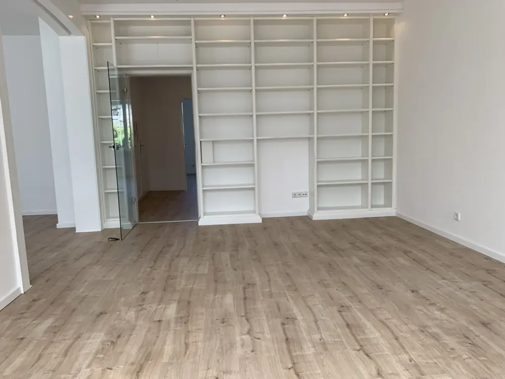 2.5-Room Apartment in Meerbusch-Büderich with Garden, Heated Winter Garden, Ground-Level Shower and Garage