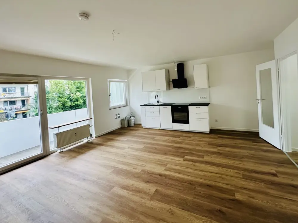 Erstbezug nach Modernisierung: 2-Zimmer-Wohnung mit Balkon, EBK & Stellplatz in Sachsenhausen-Süd
