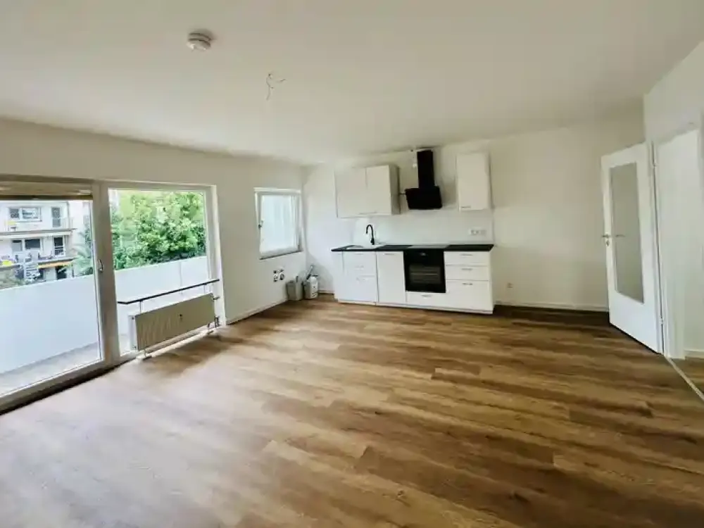 Erstbezug nach Modernisierung: 2-Zimmer-Wohnung mit Balkon, EBK & Stellplatz in Sachsenhausen-Süd