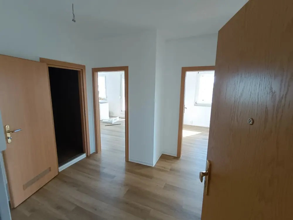 Frisch renovierte 3 Raum Wohnung mit schöner Aussicht