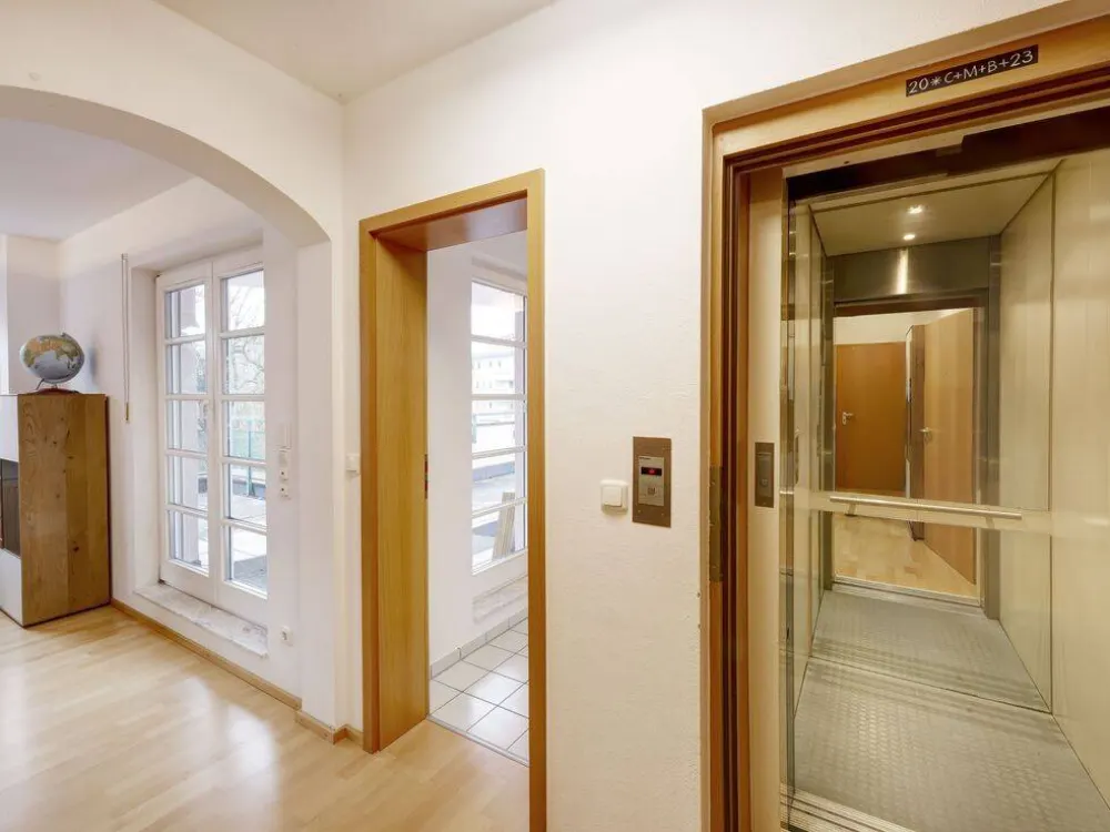 Pasing Süd am Stadtpark: 3-room penthouse with 90 m² net living area, 90 m² roof terrace, elevator to the apartment and underground parking