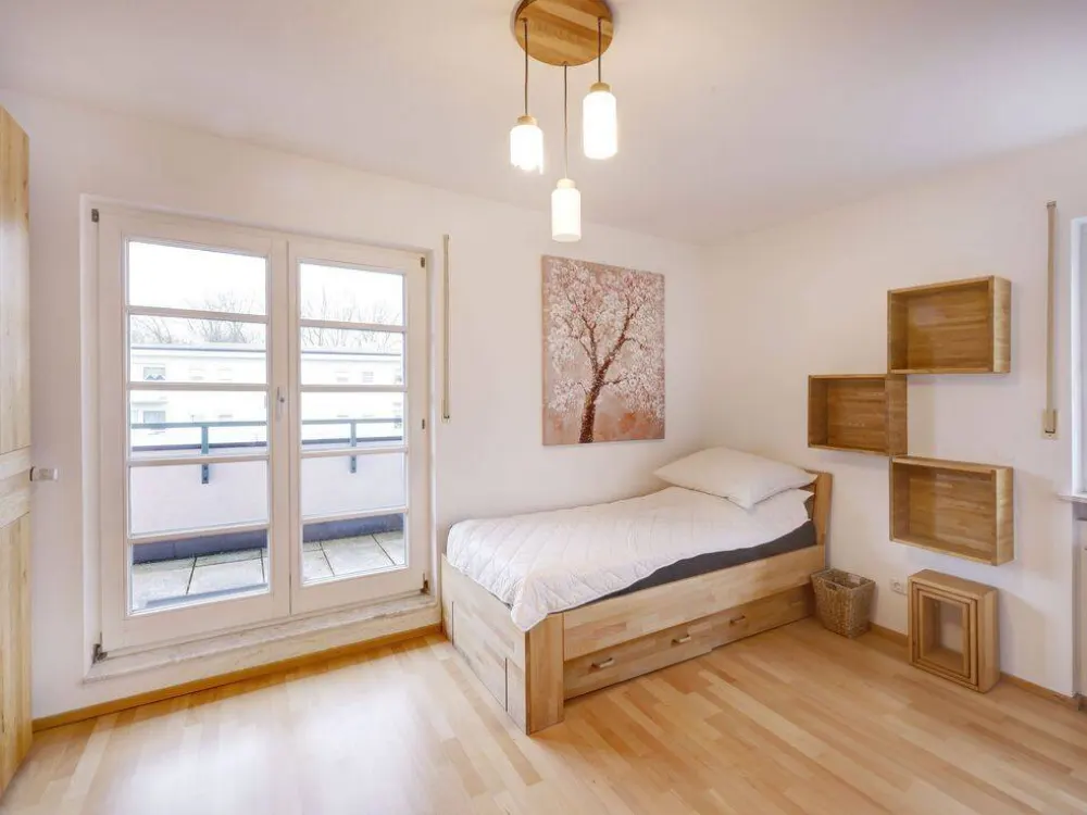 Pasing Süd am Stadtpark: 3-room penthouse with 90 m² net living area, 90 m² roof terrace, elevator to the apartment and underground parking