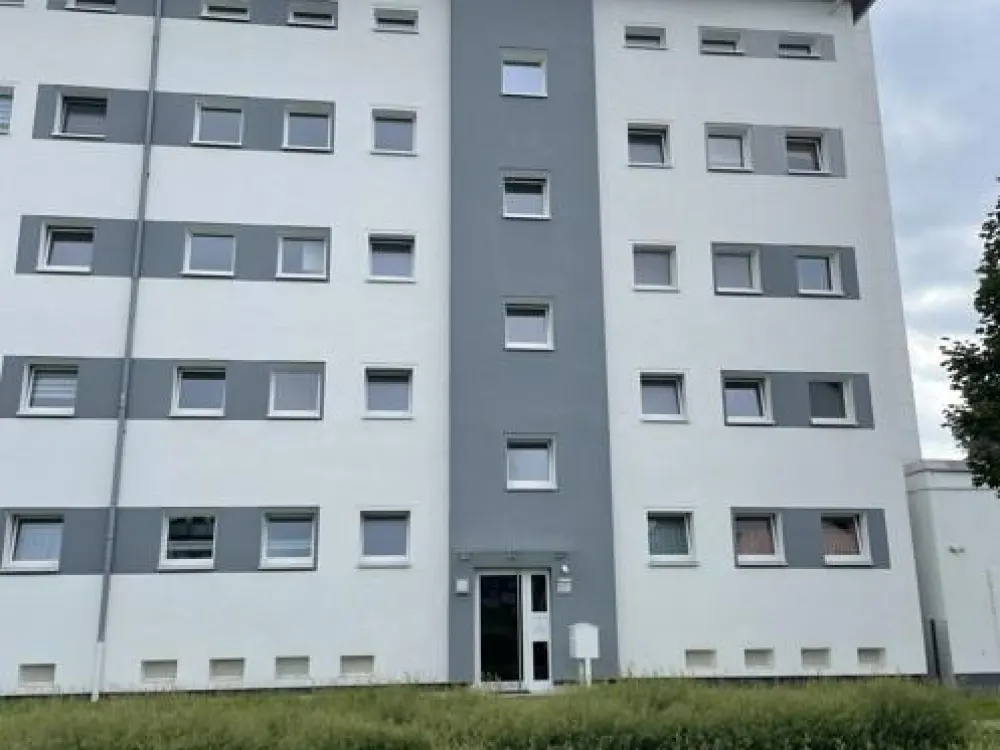 Einzug kurzfristig möglich!!! sehr schöne 2,5-Zi.-Wohnung mit Balkon