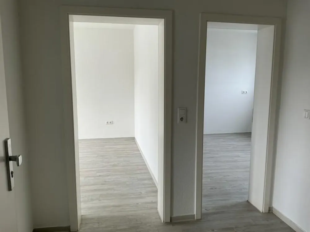 Einzug kurzfristig möglich!!! sehr schöne 2,5-Zi.-Wohnung mit Balkon