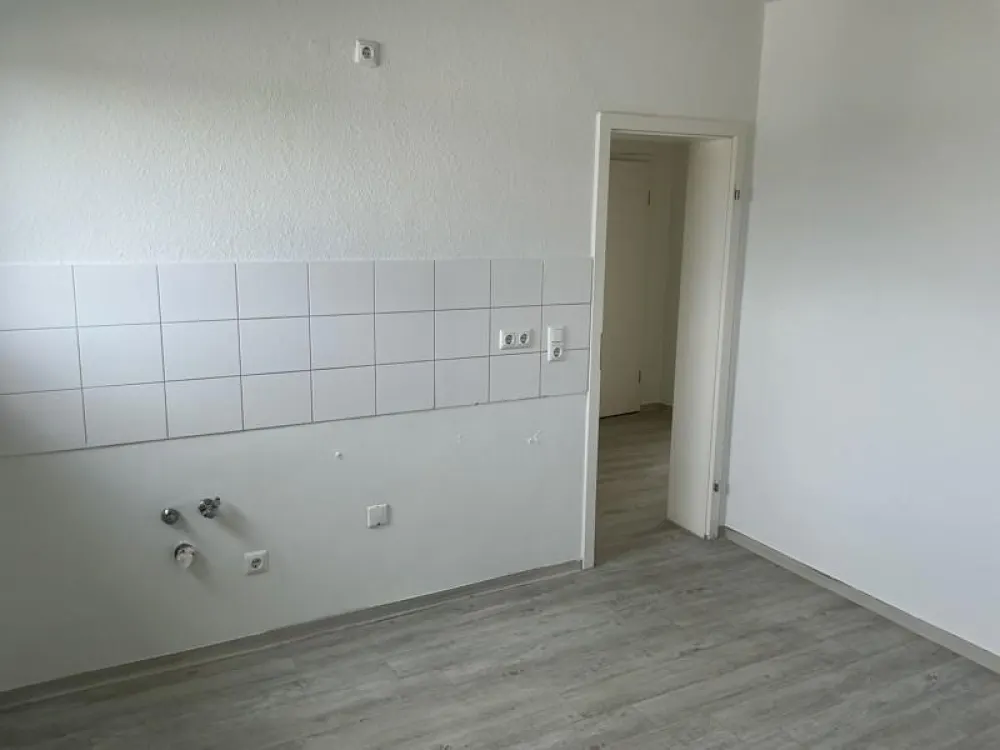 Einzug kurzfristig möglich!!! sehr schöne 2,5-Zi.-Wohnung mit Balkon