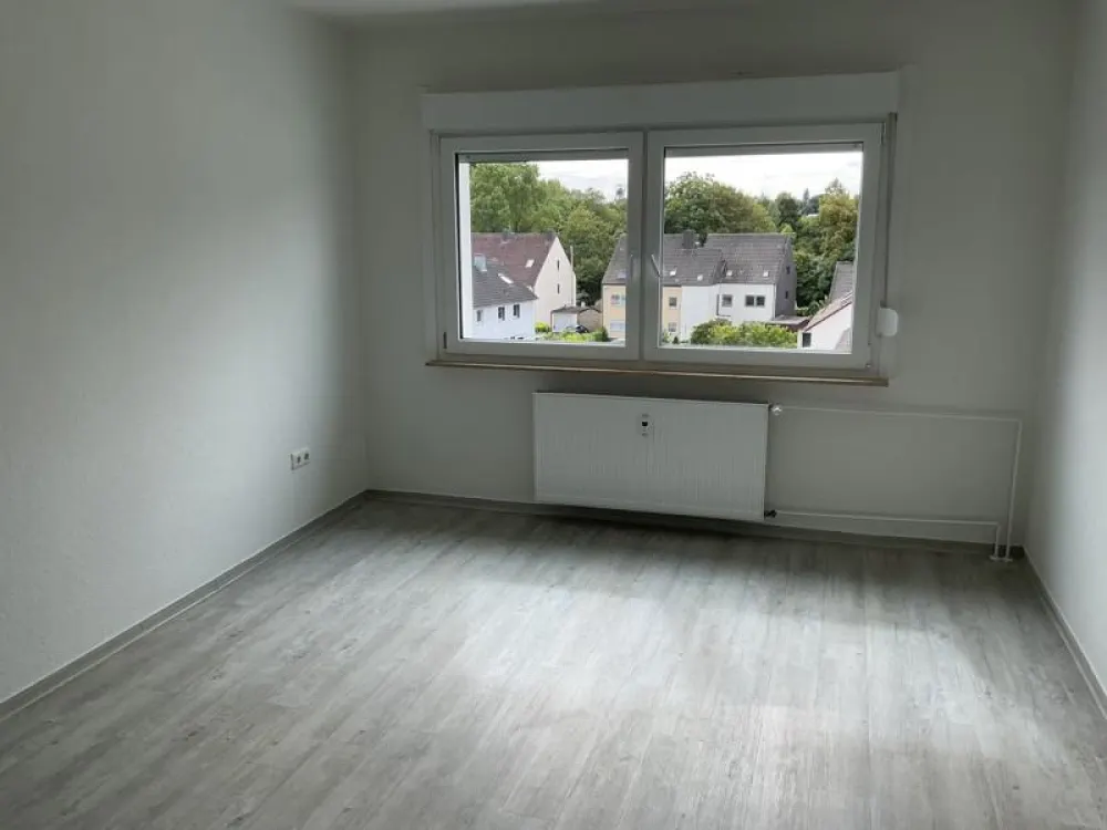 Einzug kurzfristig möglich!!! sehr schöne 2,5-Zi.-Wohnung mit Balkon
