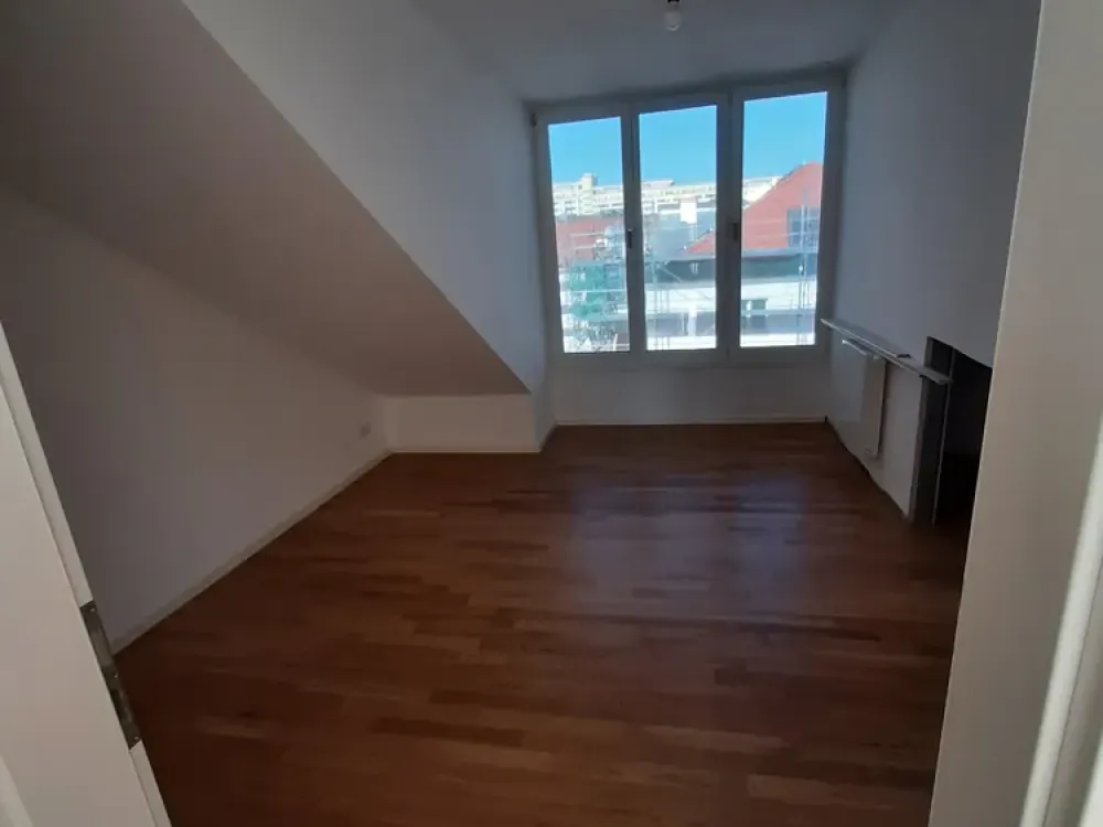 Erstbezug im Dachgeschoss mit traumhaftem Blick ins Grüne nahe dem Rüdesheimer Platz