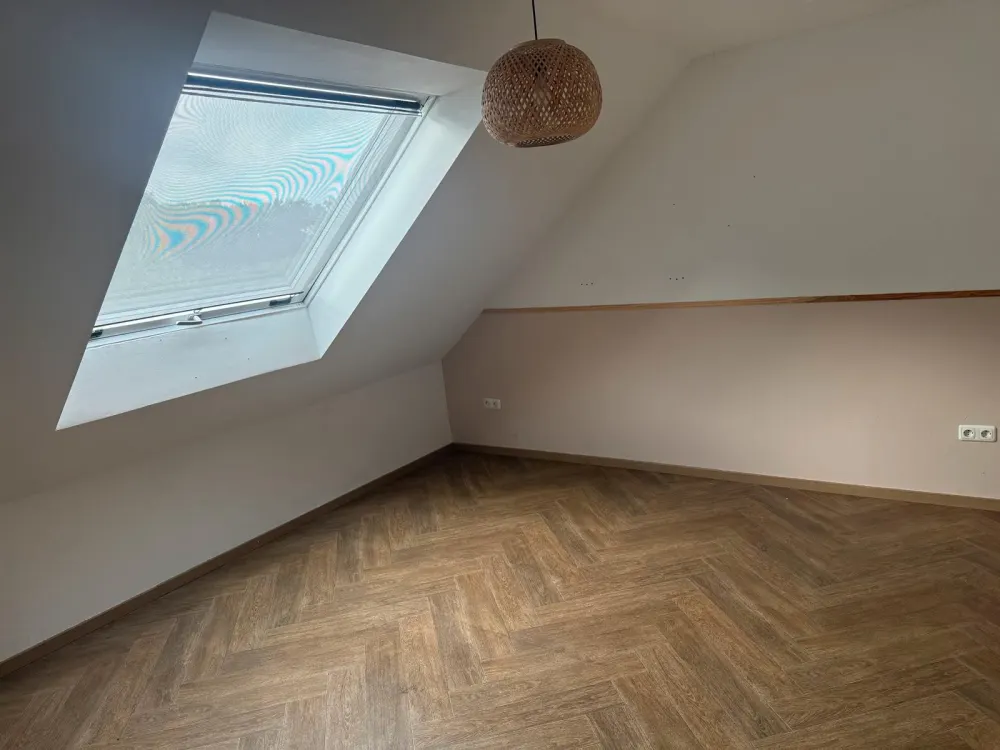Dachgeschoss Wohnung ca .140 qm zu vermieten