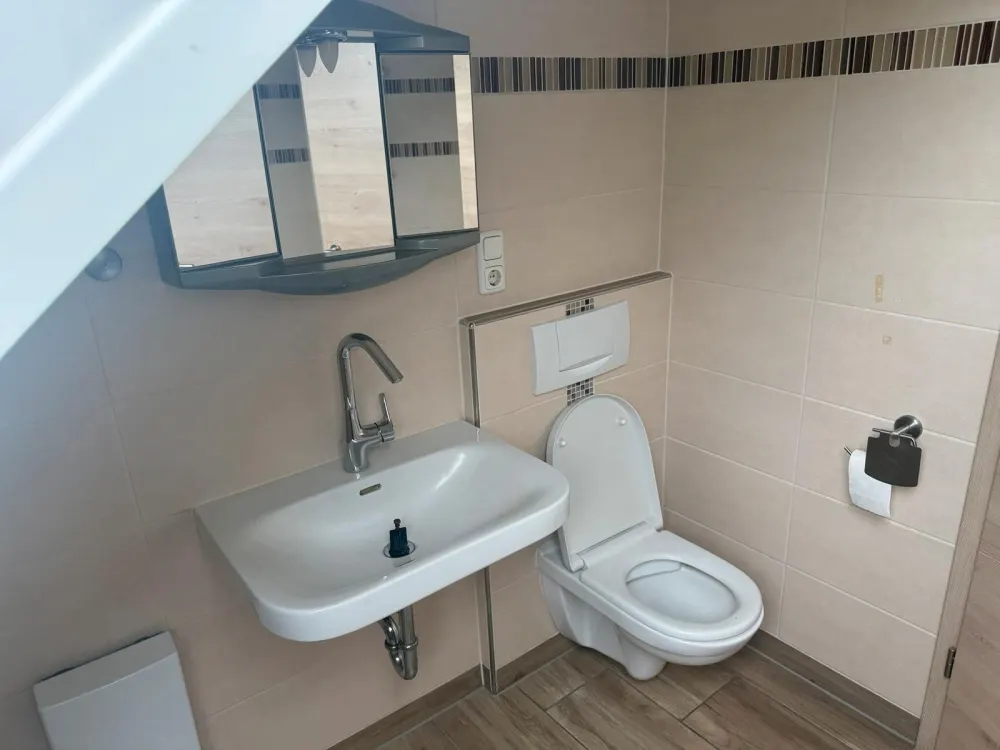 Dachgeschoss Wohnung ca .140 qm zu vermieten
