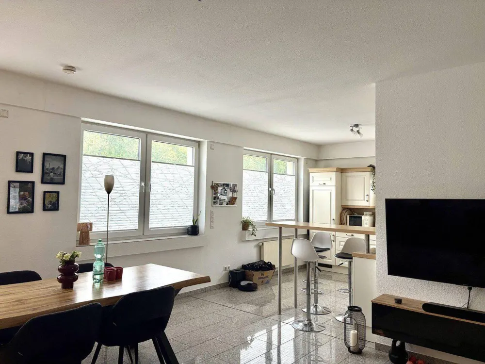 Gemütliche und helle 3-Zimmer-Wohnung mit Terrasse und Einbauküche in sehr guter Lage