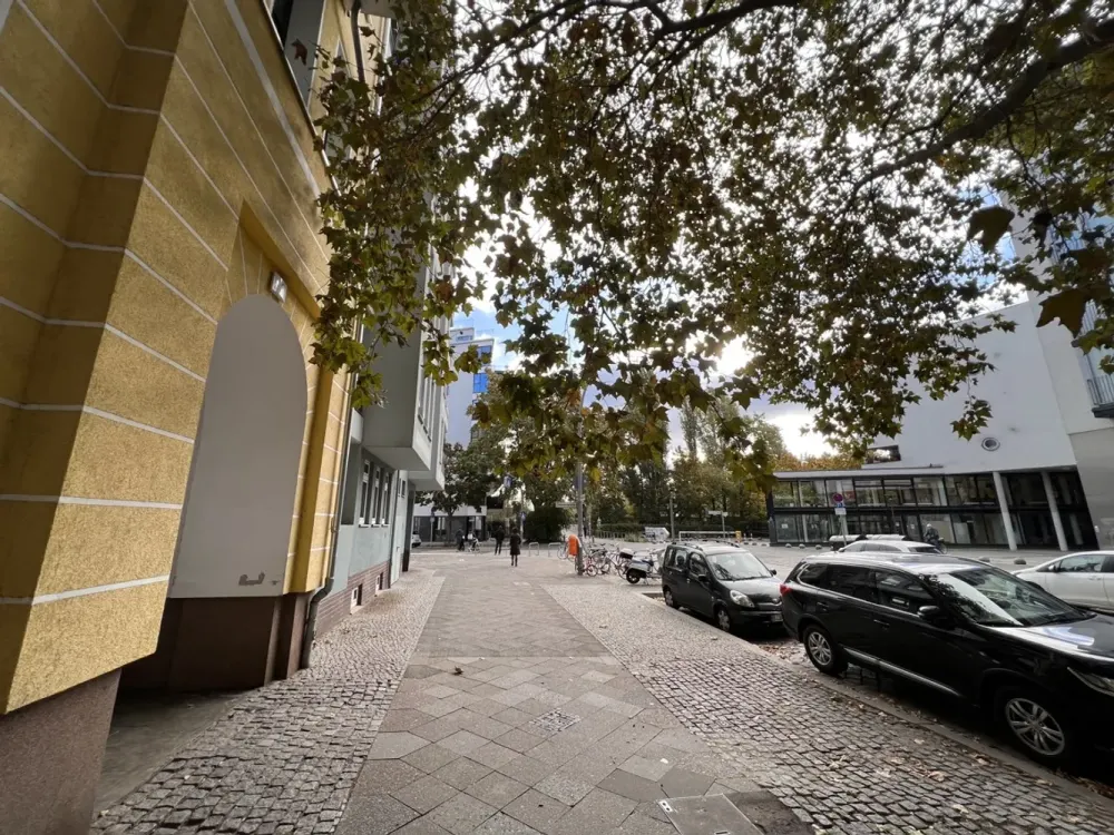 Schöneberg: Kurfürstenstraße: 3-Zi m² Souterrain-Einheit, ca 85 m² ab 01.01.27 zu VERMIETEN