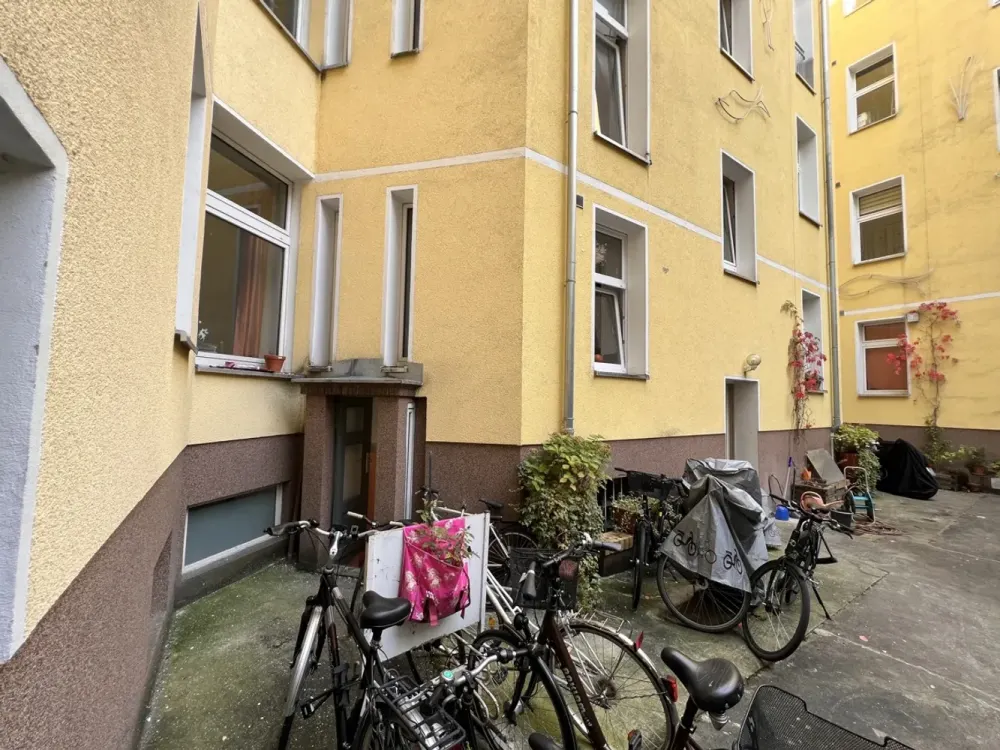Schöneberg: Kurfürstenstraße: 3-Zi m² Souterrain-Einheit, ca 85 m² ab 01.01.27 zu VERMIETEN
