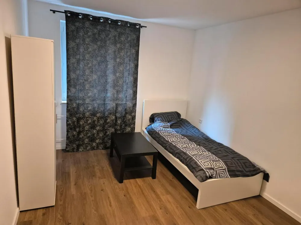 Möbliertes 8-Zimmer-Haus zu vermieten