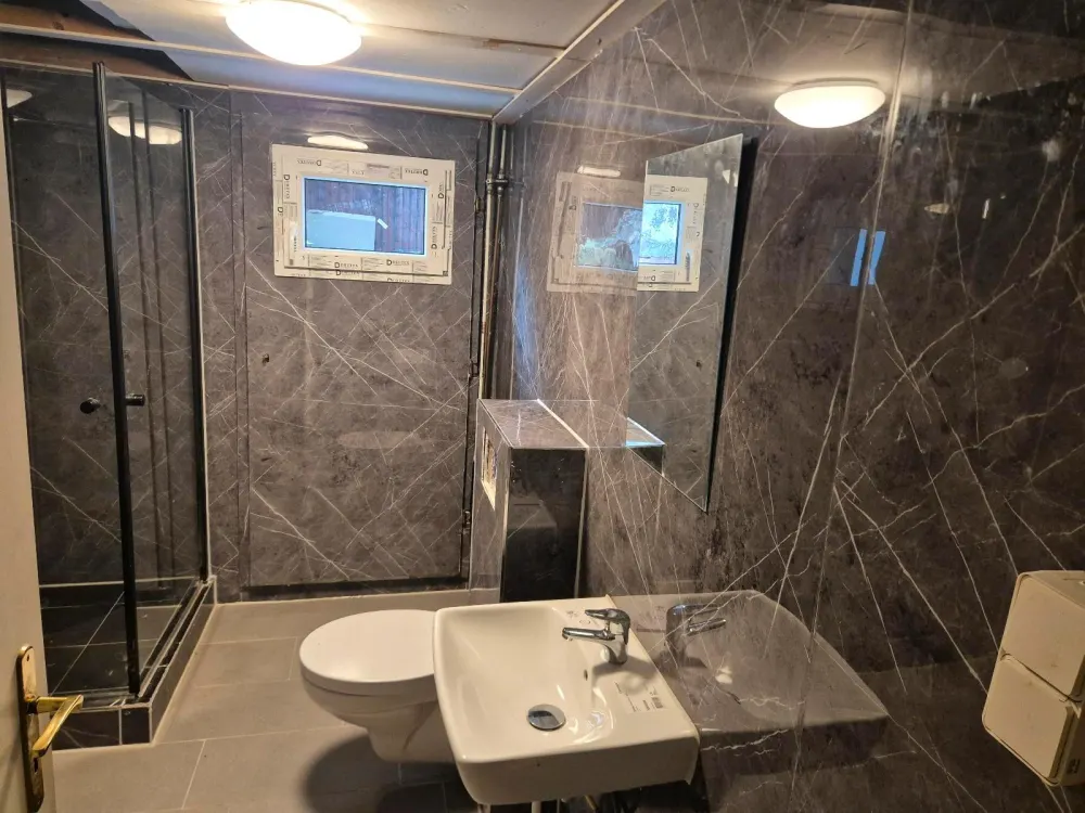 Möbliertes 8-Zimmer-Haus zu vermieten