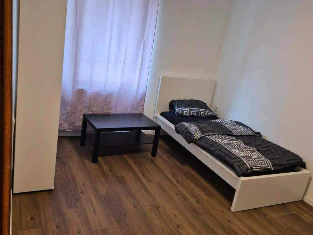 Möbliertes 8-Zimmer-Haus zu vermieten