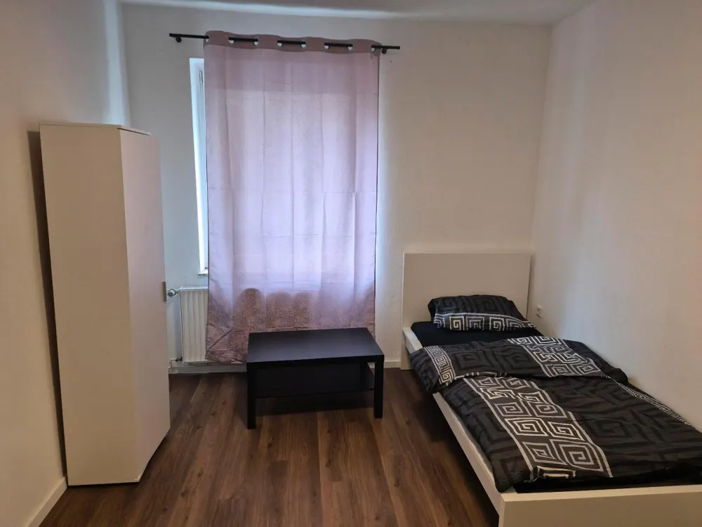 Möbliertes 8-Zimmer-Haus zu vermieten