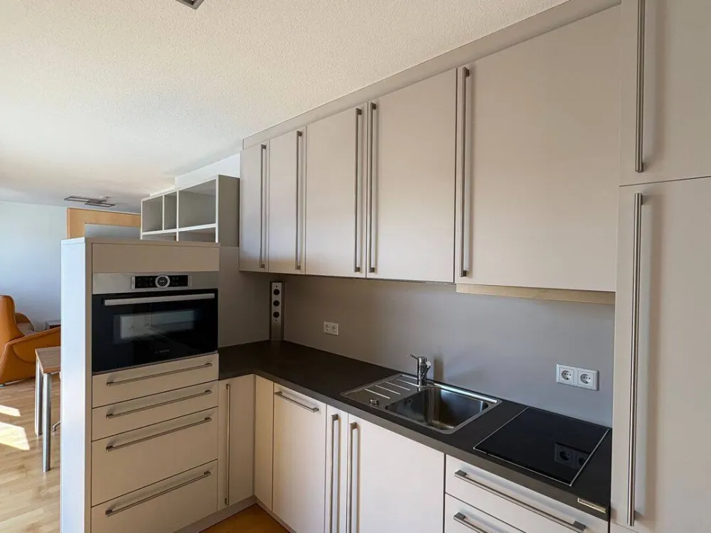 Exklusive Möblierte 2-Zimmer-Seniorenwohnung ab 60 Jahren mit großer Dachterrasse, Aufzug & Stellplatz