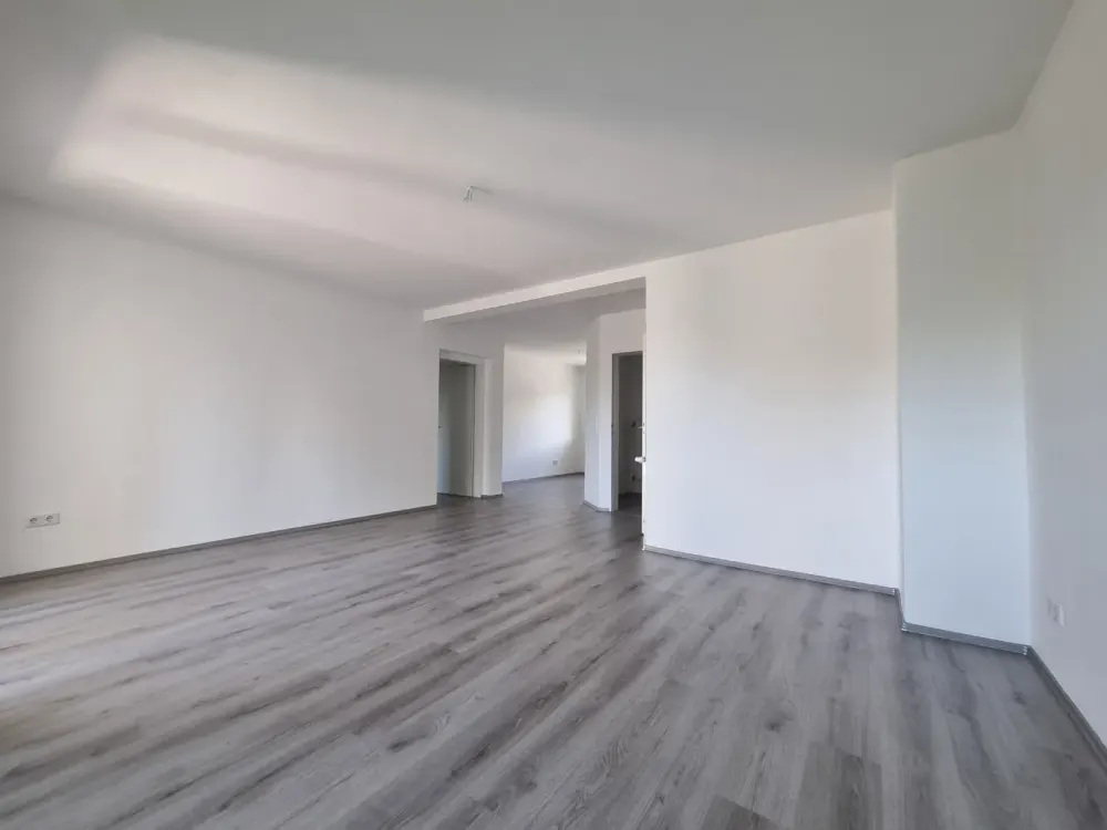 Verfügbar ab Oktober 2026! Geräumige, moderne 3-Zi.-Wohnung mit Balkon in familienfreundlicher Lage