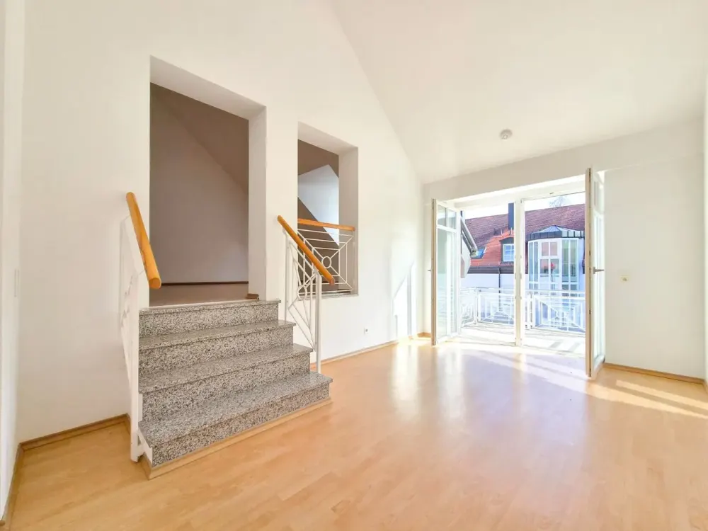 Pullach - Frisch Renoviert -2-Zimmerwhg., Küche, Bad/WC, Flur, Balkon, Kellerabt. u. TG-Stellplatz
