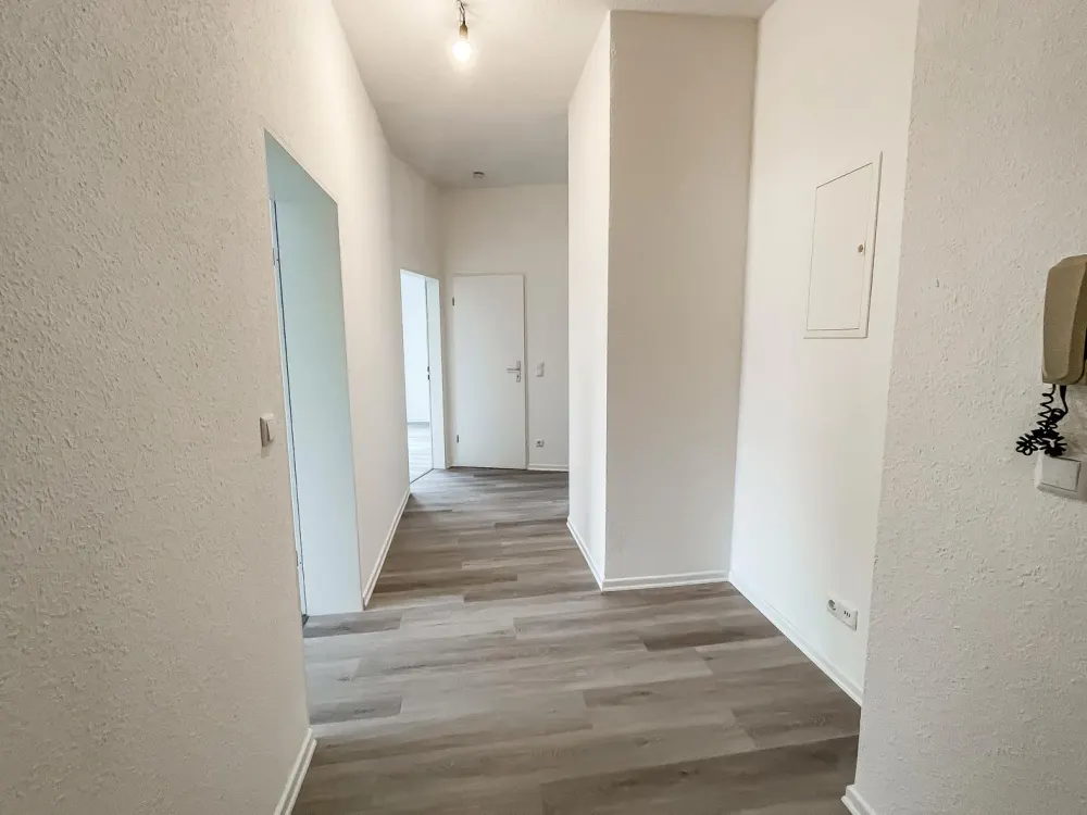 2,5 Zimmer, vollständig renoviert, Balkon, Erstbezug