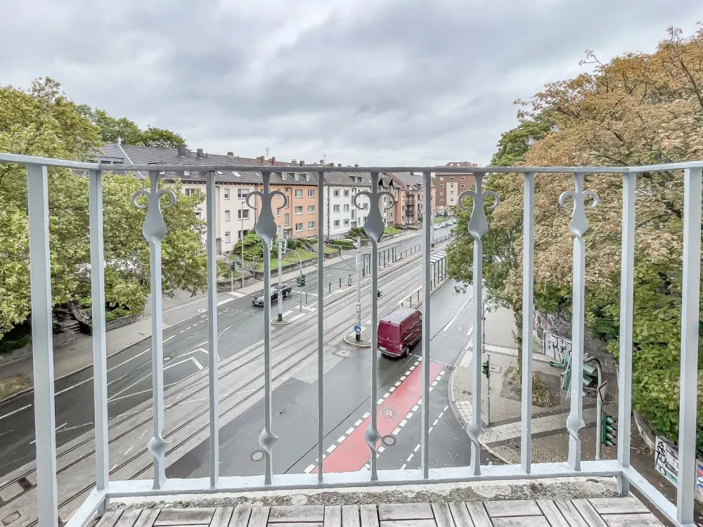 2,5 Zimmer, vollständig renoviert, Balkon, Erstbezug