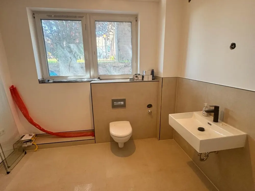 Moderne Neubauwohnung mit Terrasse & Garten