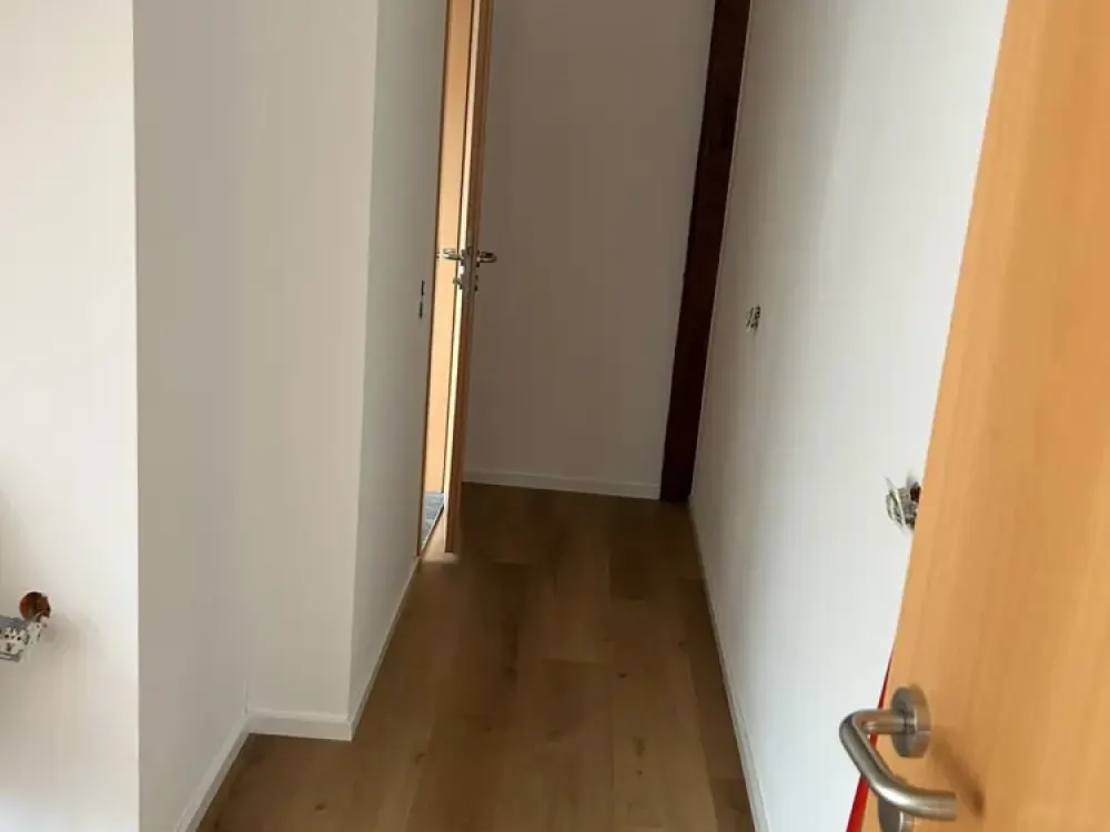 Erstbezug nach Modernisierung: Helle 3-Zimmer-Dachgeschosswohnung mit zwei Balkonen