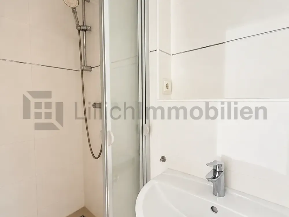 Zentral wohnen, vielseitig genießen, mit Balkon, Wintergarten & Dachterrasse