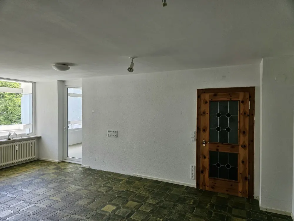 منزل بثلاث غرف، غرفة ورشة إضافية وشرفتان في Unterhaching