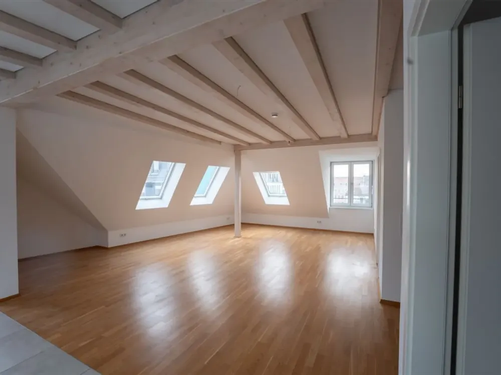 Zentrum-Südost! | Wunderschöne 5 Zi.- Whg. | Parkett | 2 Bäder | Gäste WC | AK| Dachterrasse