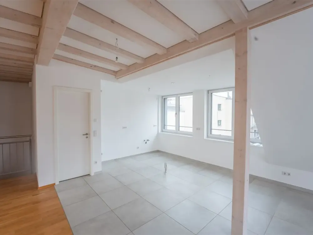 Zentrum-Südost! | Wunderschöne 5 Zi.- Whg. | Parkett | 2 Bäder | Gäste WC | AK| Dachterrasse