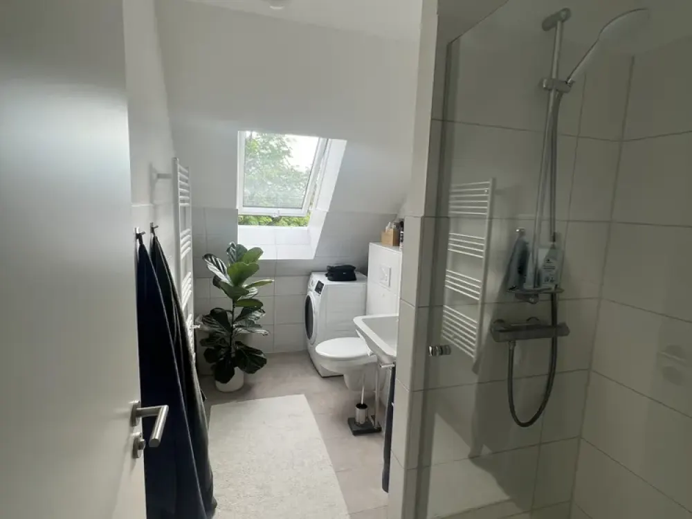 Exklusive 2-Raum- Dachgeschosswohnung, Aufzug, Duschbad, Abstellraum, Terrasse