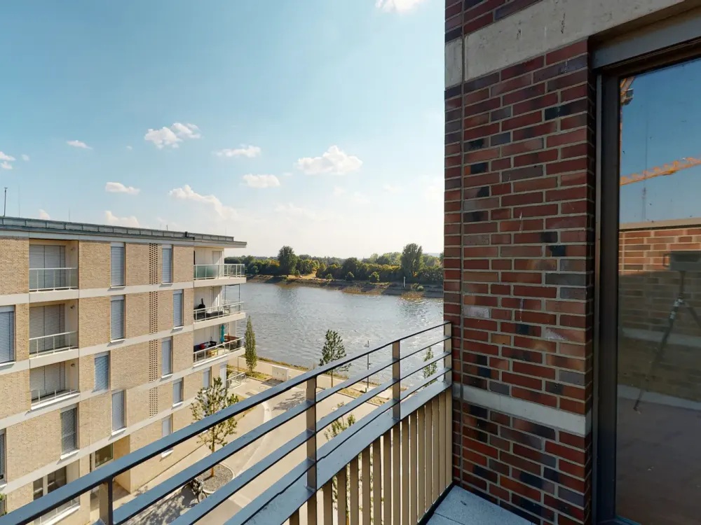 Überseestadt: Kompakte 2-Zimmer-Wohnung mit Weserblick