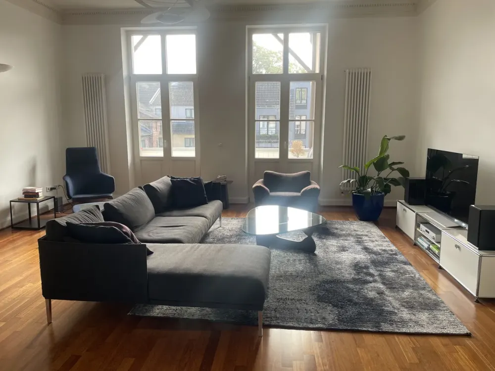 Dreamlike Old Building Apartment in Düsseldorf-Friedrichstadt / Sunny Balcony / Garage / Fixed Term