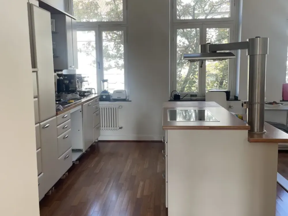 Dreamlike Old Building Apartment in Düsseldorf-Friedrichstadt / Sunny Balcony / Garage / Fixed Term