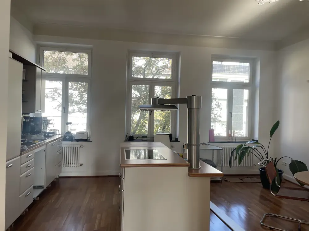 Dreamlike Old Building Apartment in Düsseldorf-Friedrichstadt / Sunny Balcony / Garage / Fixed Term