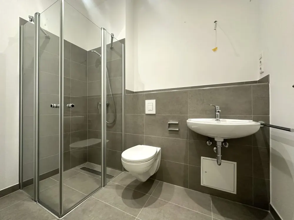 2 Zimmer | Balkon | sanierter Altbau, Wohnen im Zentrum-Ost | Optional mit EBK