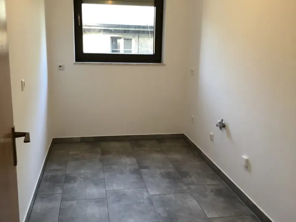 Vollständig renovierte 2-Raum-Wohnung mit Balkon in Wetter