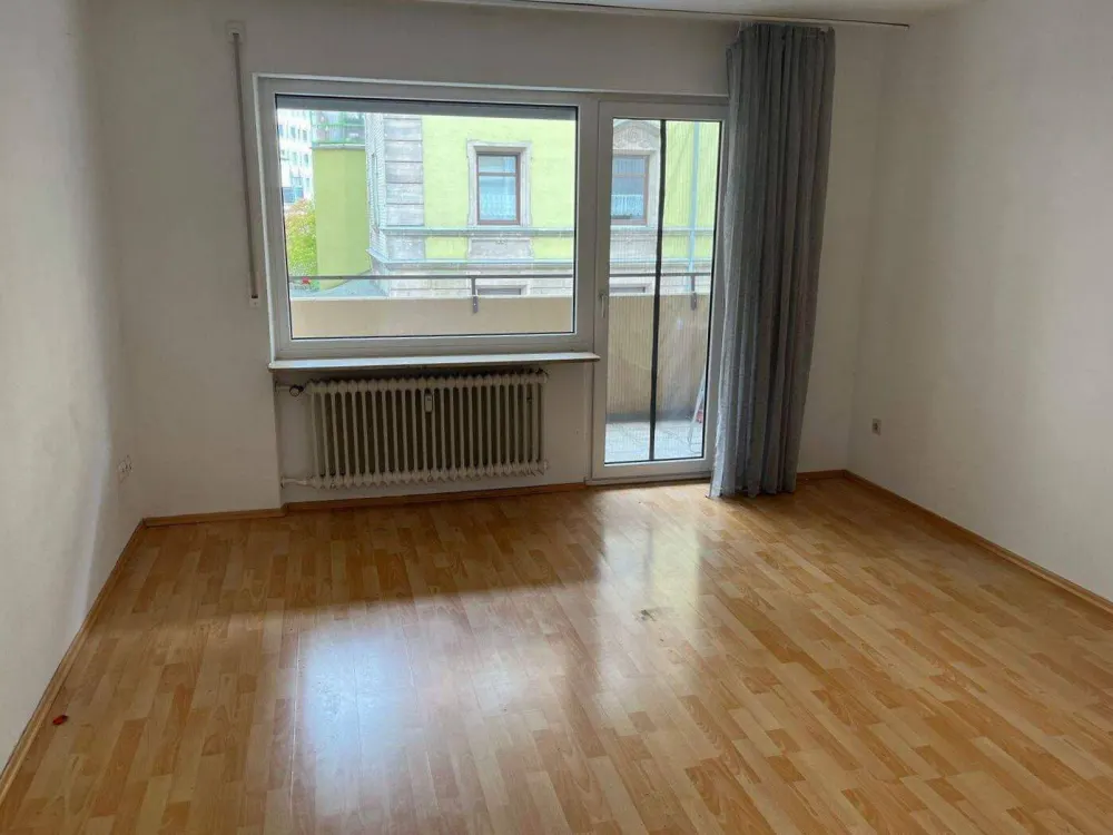 1 ZW mit separater Küche, Einbauküche, Balkon, 1. OG mit Aufzug - Stellplatz/kleine Garage im Innenhof optional möglich