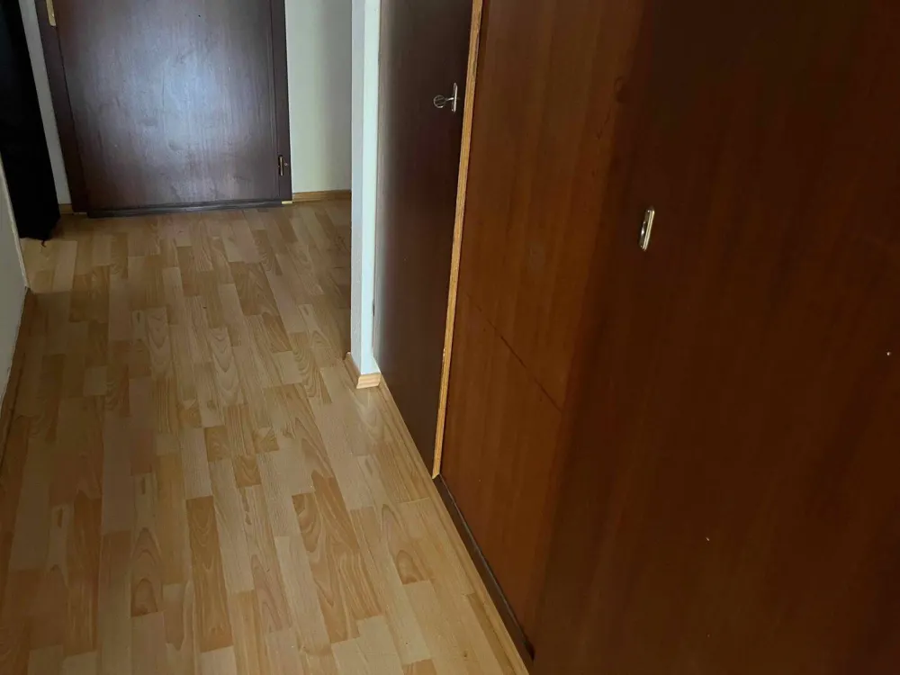 1 ZW mit separater Küche, Einbauküche, Balkon, 1. OG mit Aufzug - Stellplatz/kleine Garage im Innenhof optional möglich