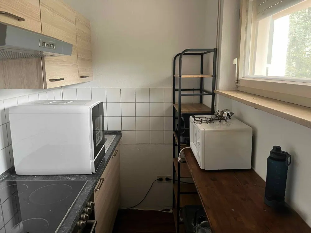 1 ZW mit separater Küche, Einbauküche, Balkon, 1. OG mit Aufzug - Stellplatz/kleine Garage im Innenhof optional möglich